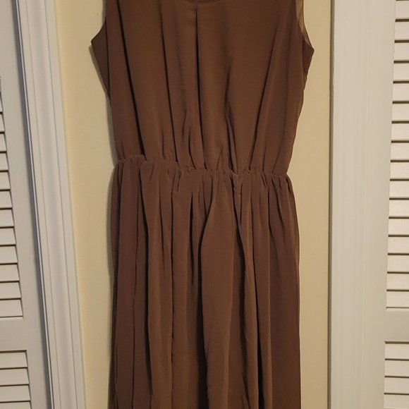 4 Dresses - Picture 2 of 5